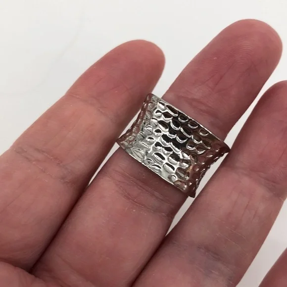 Dragonfly Ring Thumb Ring Silver Tone Hammered Look Unisex - Picture 9 of 13